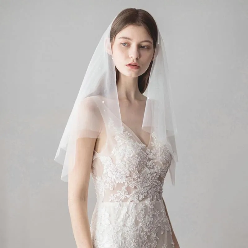 Fashion pearl Tulle Beads With Comb Wedding Veils | Bridelily